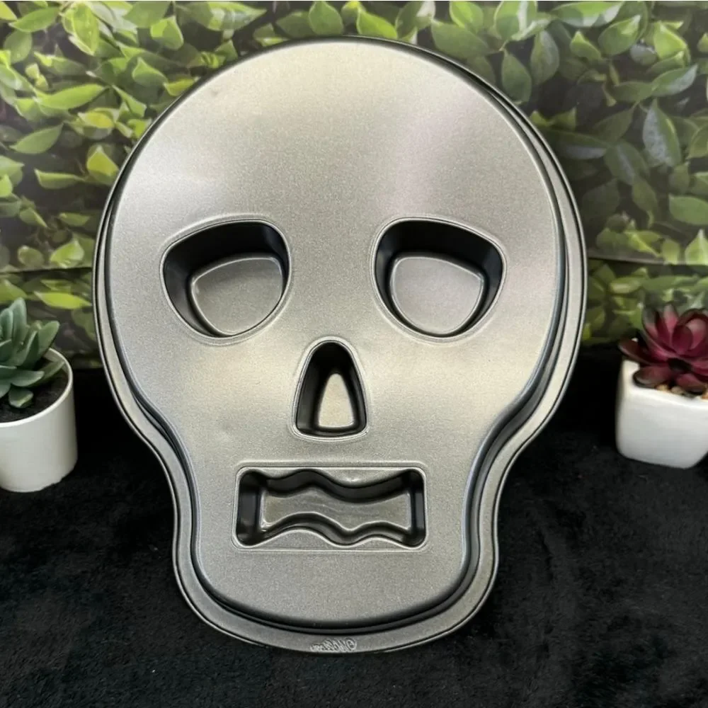 Wilton Skull Cake Pan – Spooky Halloween Bakeware